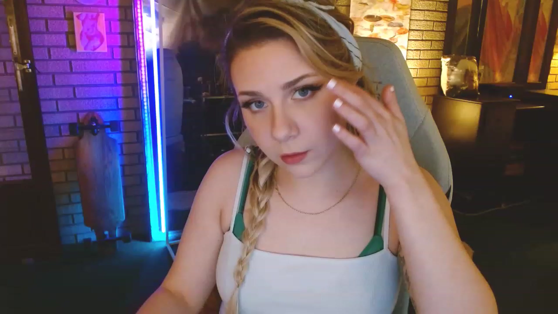 Gallery image thumbnail from Sweetestlilly's myfreecams stream on, 03/07/2023, 03:35 image 15 of 20