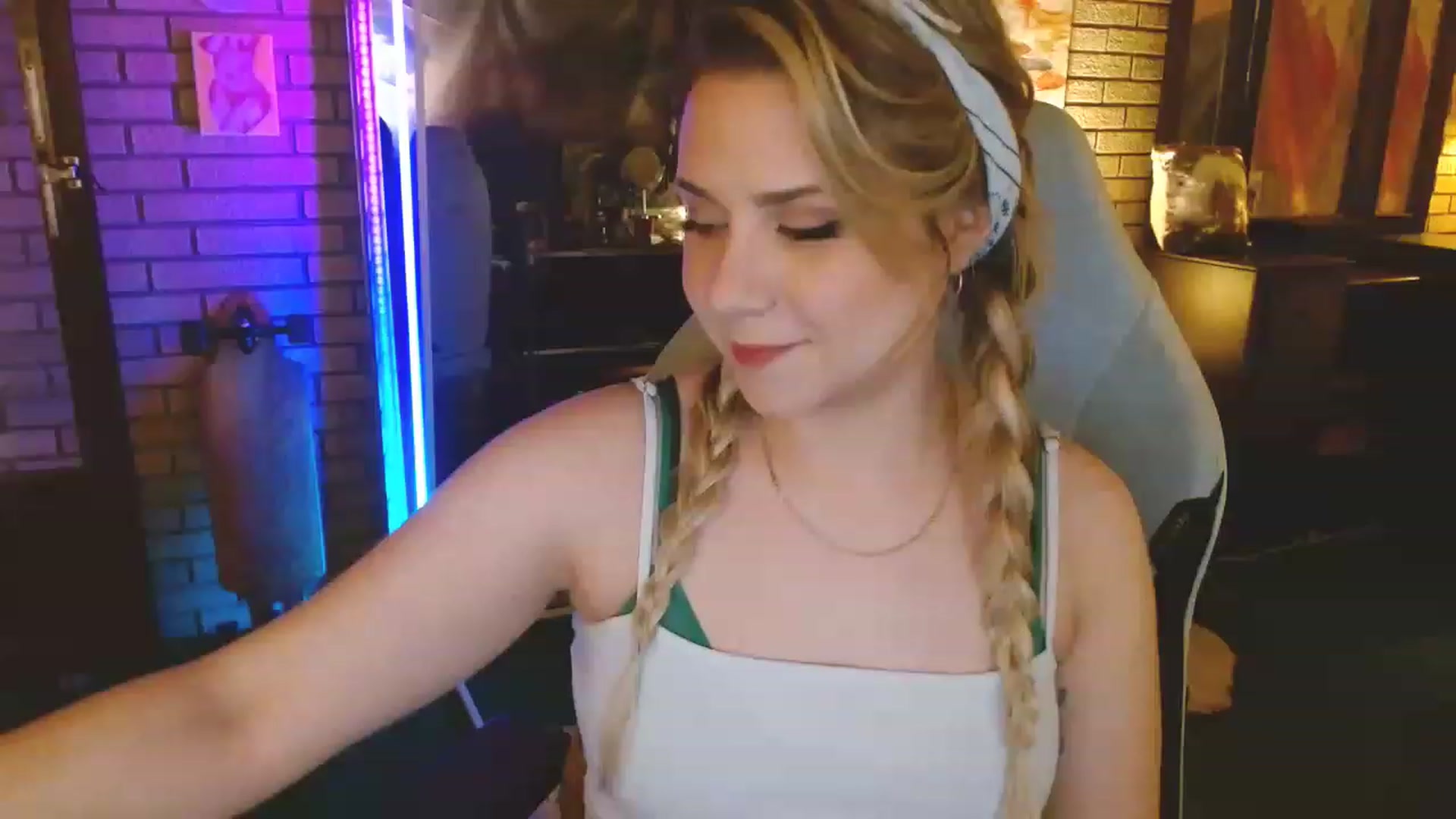 Gallery image thumbnail from Sweetestlilly's myfreecams stream on, 03/07/2023, 03:35 image 13 of 20
