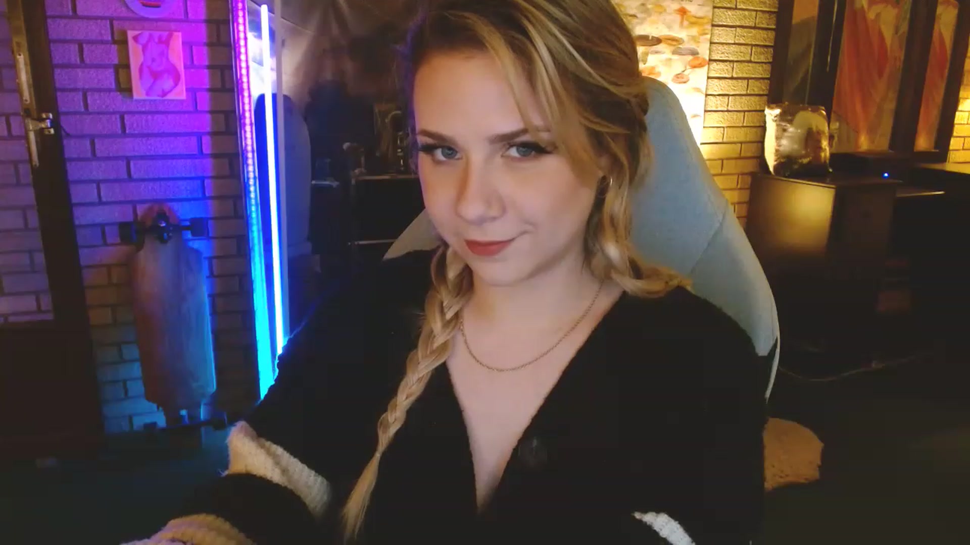 Gallery image thumbnail from Sweetestlilly's myfreecams stream on, 03/07/2023, 03:35 image 2 of 20