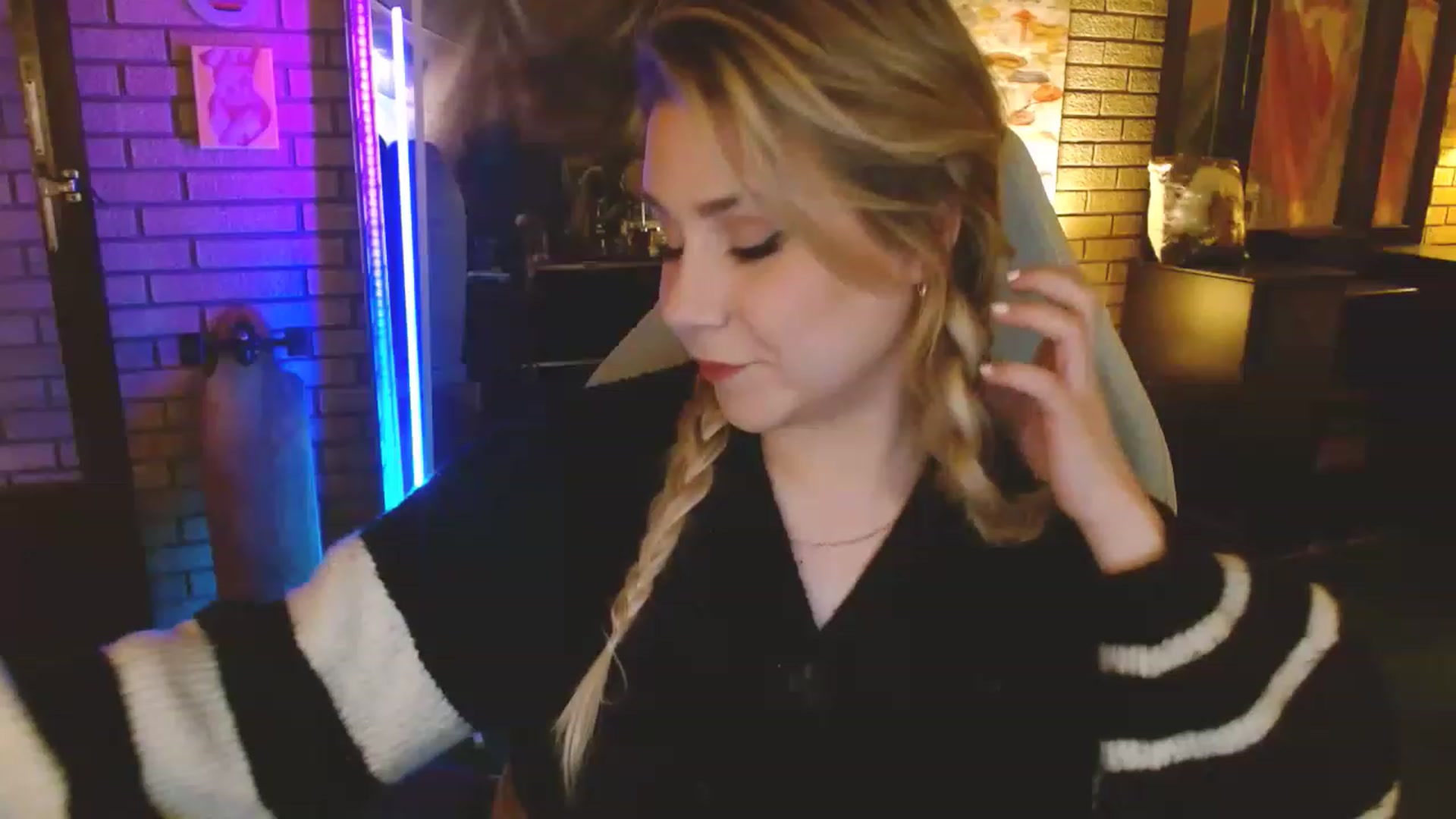 Gallery image thumbnail from Sweetestlilly's myfreecams stream on, 03/07/2023, 03:35 image 1 of 20