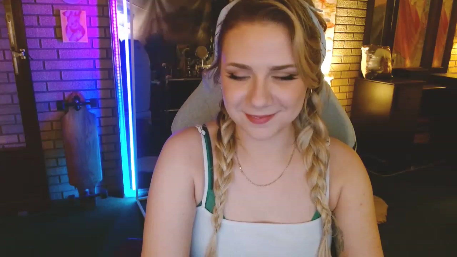 Gallery image thumbnail from Sweetestlilly's myfreecams stream on, 03/07/2023, 03:35 image 20 of 20