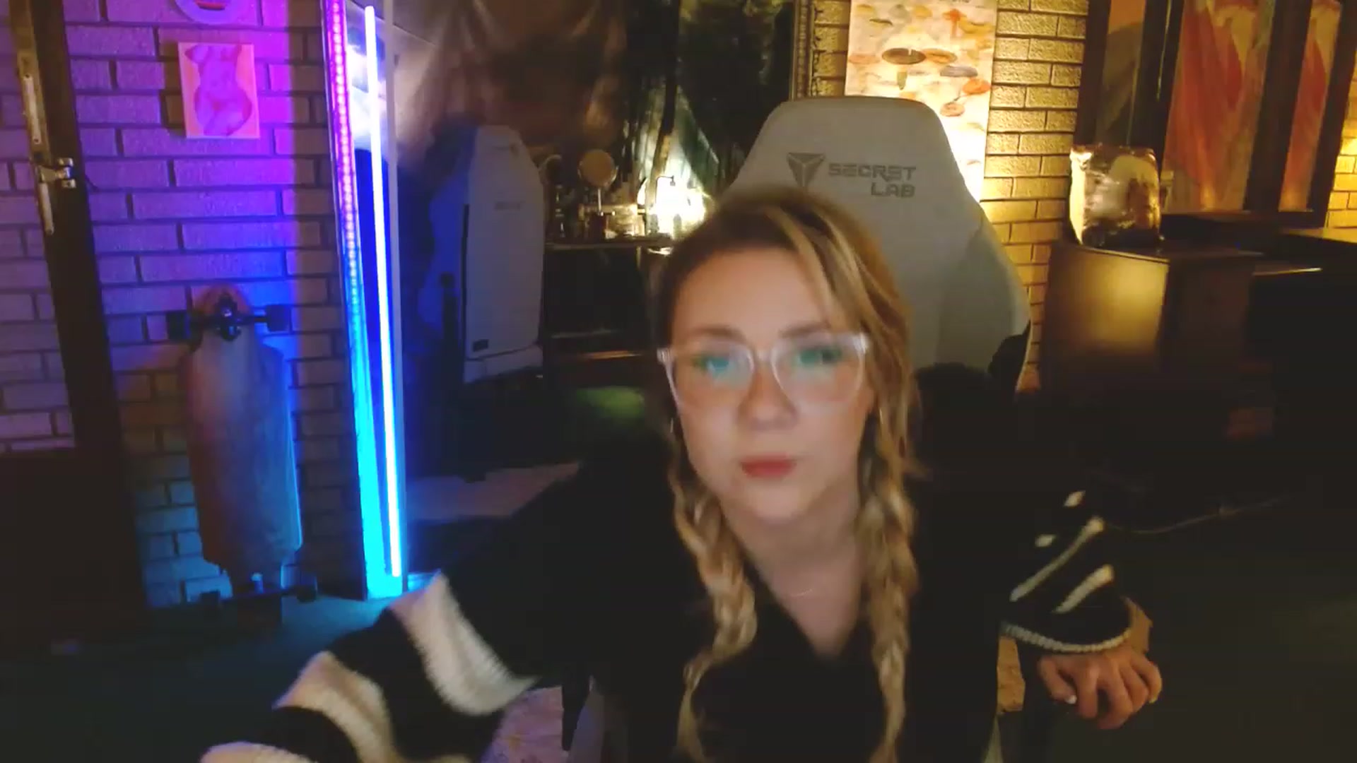 Gallery image thumbnail from Sweetestlilly's myfreecams stream on, 03/07/2023, 03:35 image 3 of 20