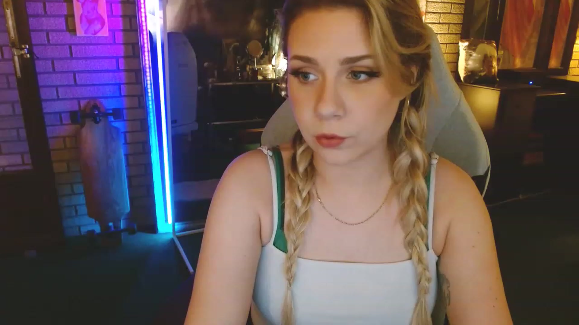 Gallery image thumbnail from Sweetestlilly's myfreecams stream on, 03/07/2023, 03:35 image 8 of 20