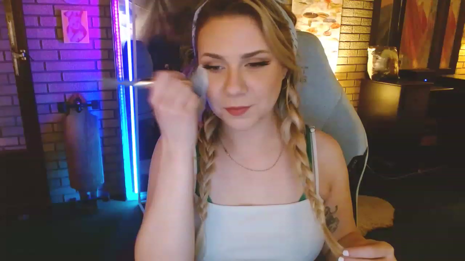 Gallery image thumbnail from Sweetestlilly's myfreecams stream on, 03/07/2023, 03:35 image 14 of 20