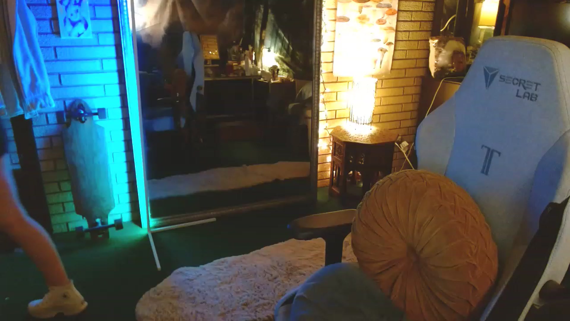 Gallery image thumbnail from Sweetestlilly's myfreecams stream on, 03/21/2023, 01:54 image 16 of 20
