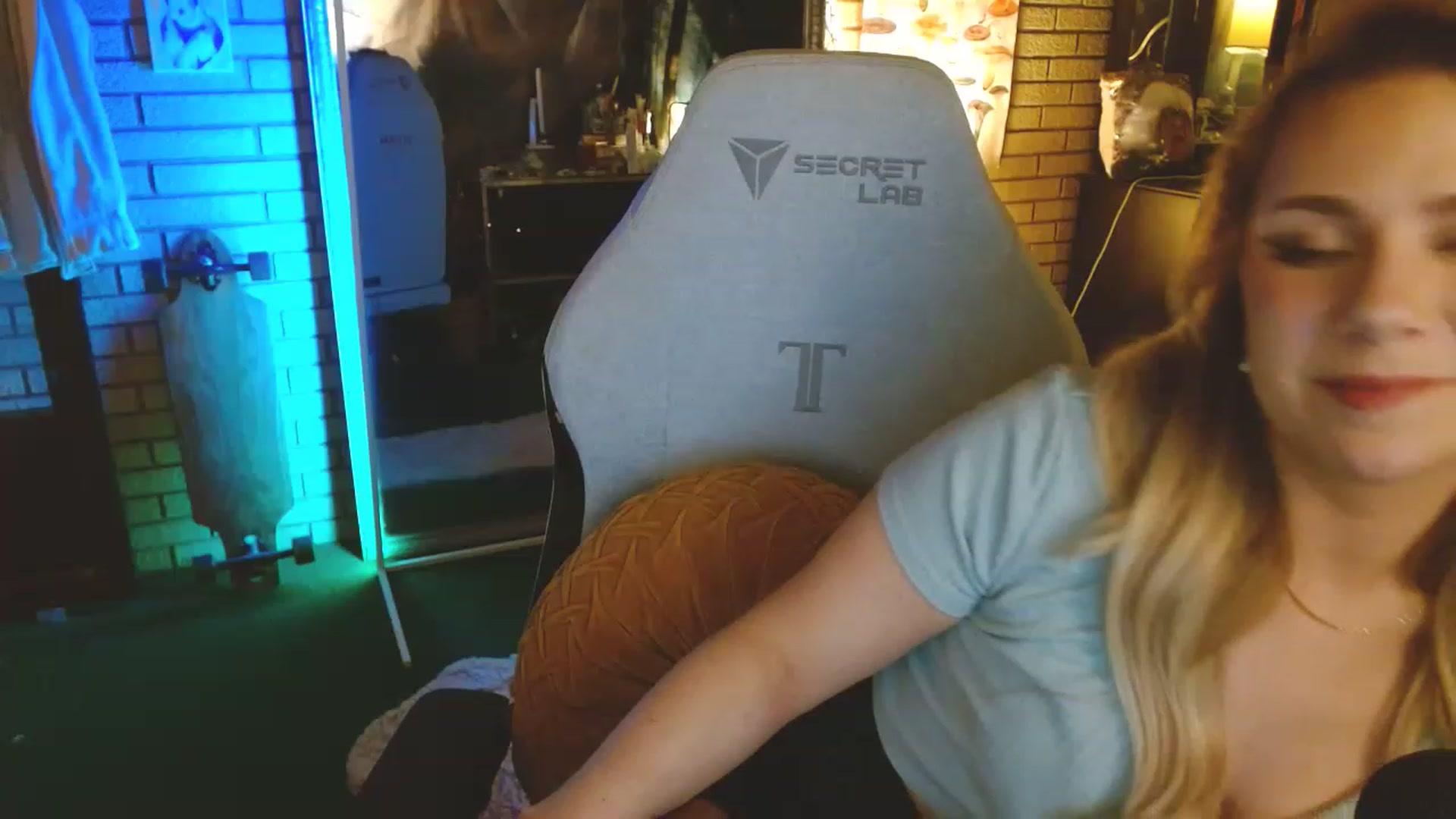 Gallery image thumbnail from Sweetestlilly's myfreecams stream on, 03/21/2023, 01:54 image 7 of 20