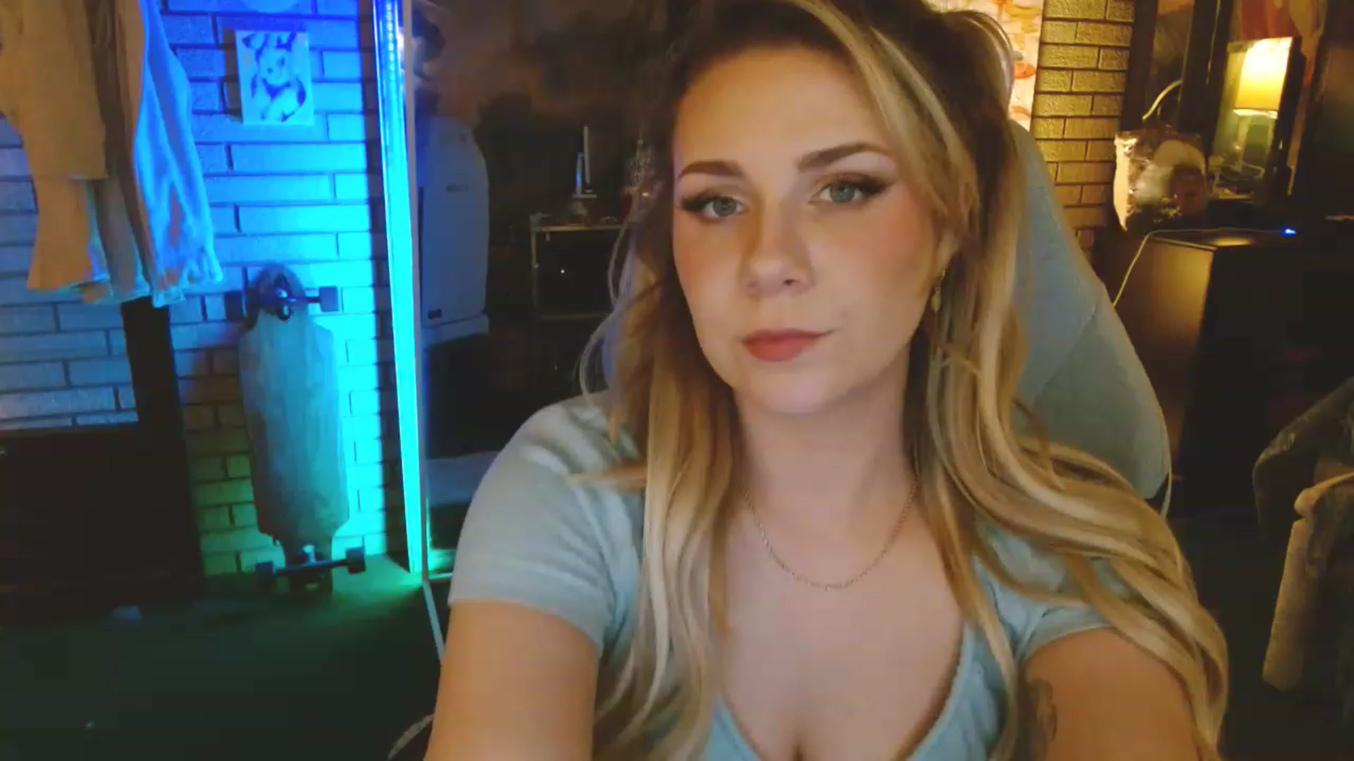 Gallery image thumbnail from Sweetestlilly's myfreecams stream on, 03/21/2023, 01:54 image 4 of 20