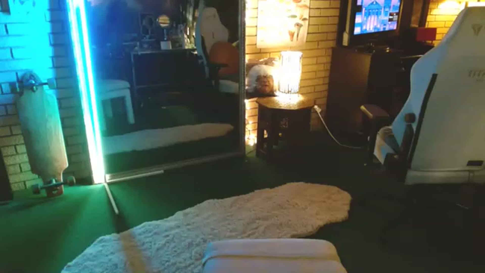 Gallery image thumbnail from Sweetestlilly's myfreecams stream on, 03/29/2023, 03:09 image 4 of 20