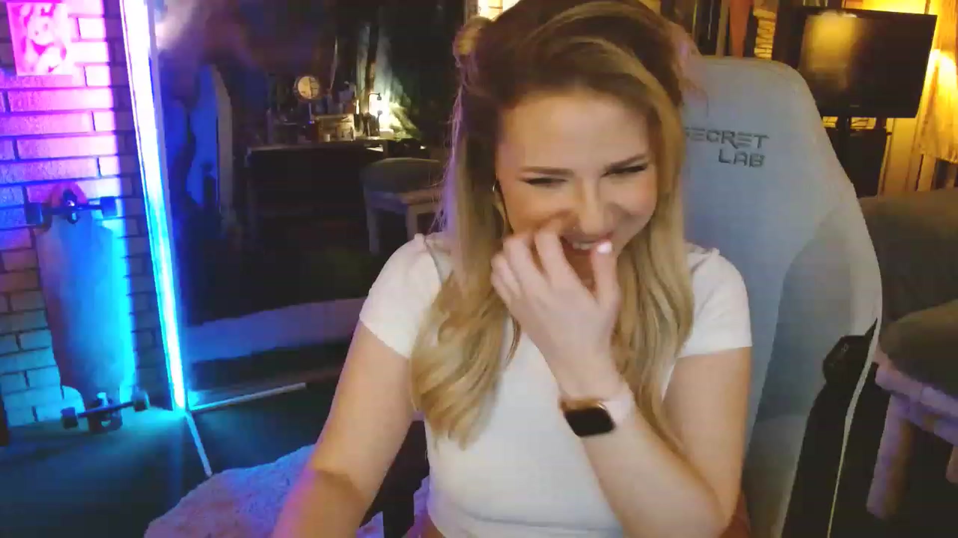 Gallery image thumbnail from Sweetestlilly's myfreecams stream on, 04/04/2023, 02:02 image 17 of 20