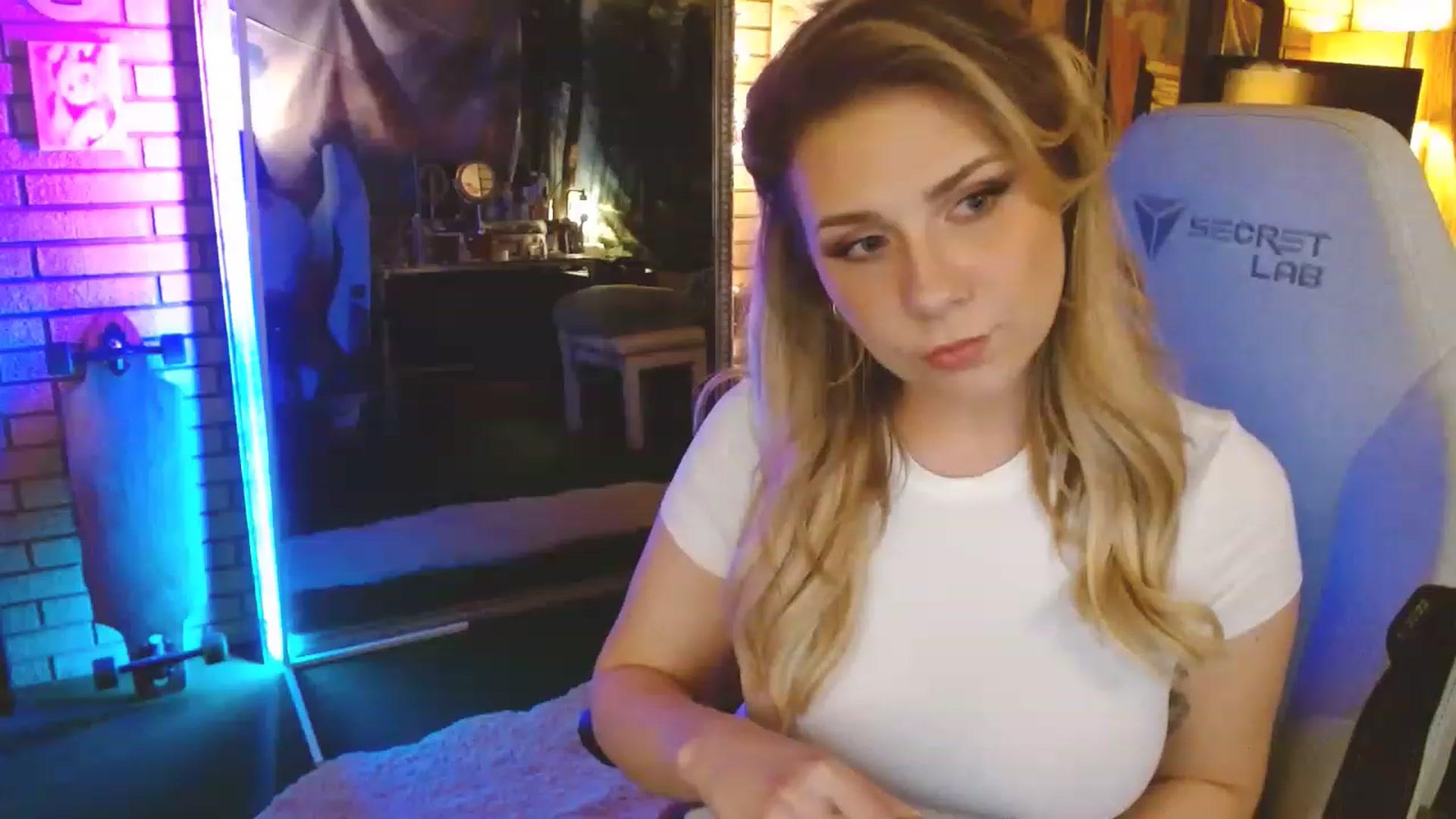 Gallery image thumbnail from Sweetestlilly's myfreecams stream on, 04/04/2023, 02:02 image 4 of 20