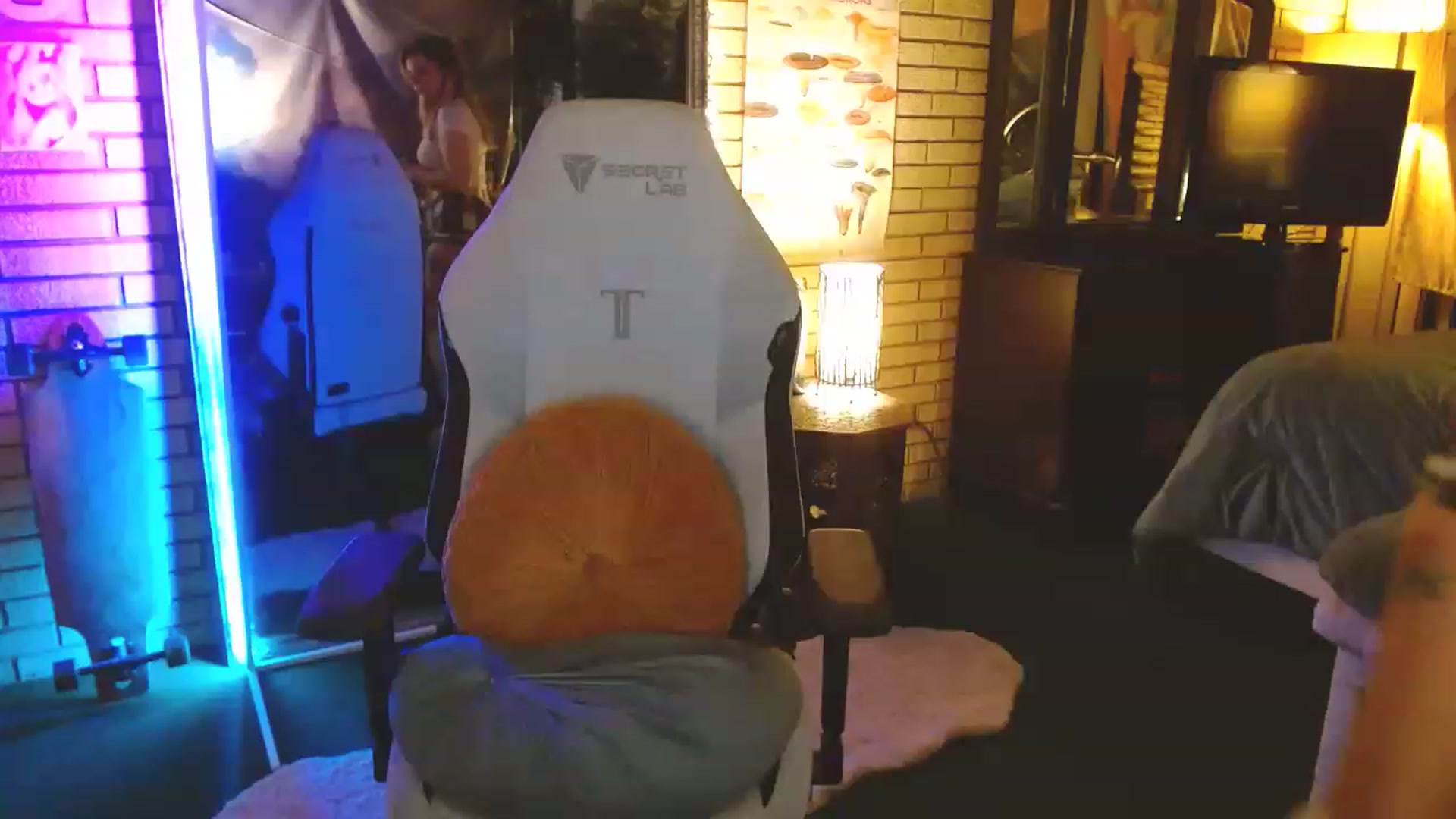 Gallery image thumbnail from Sweetestlilly's myfreecams stream on, 04/04/2023, 02:02 image 2 of 20