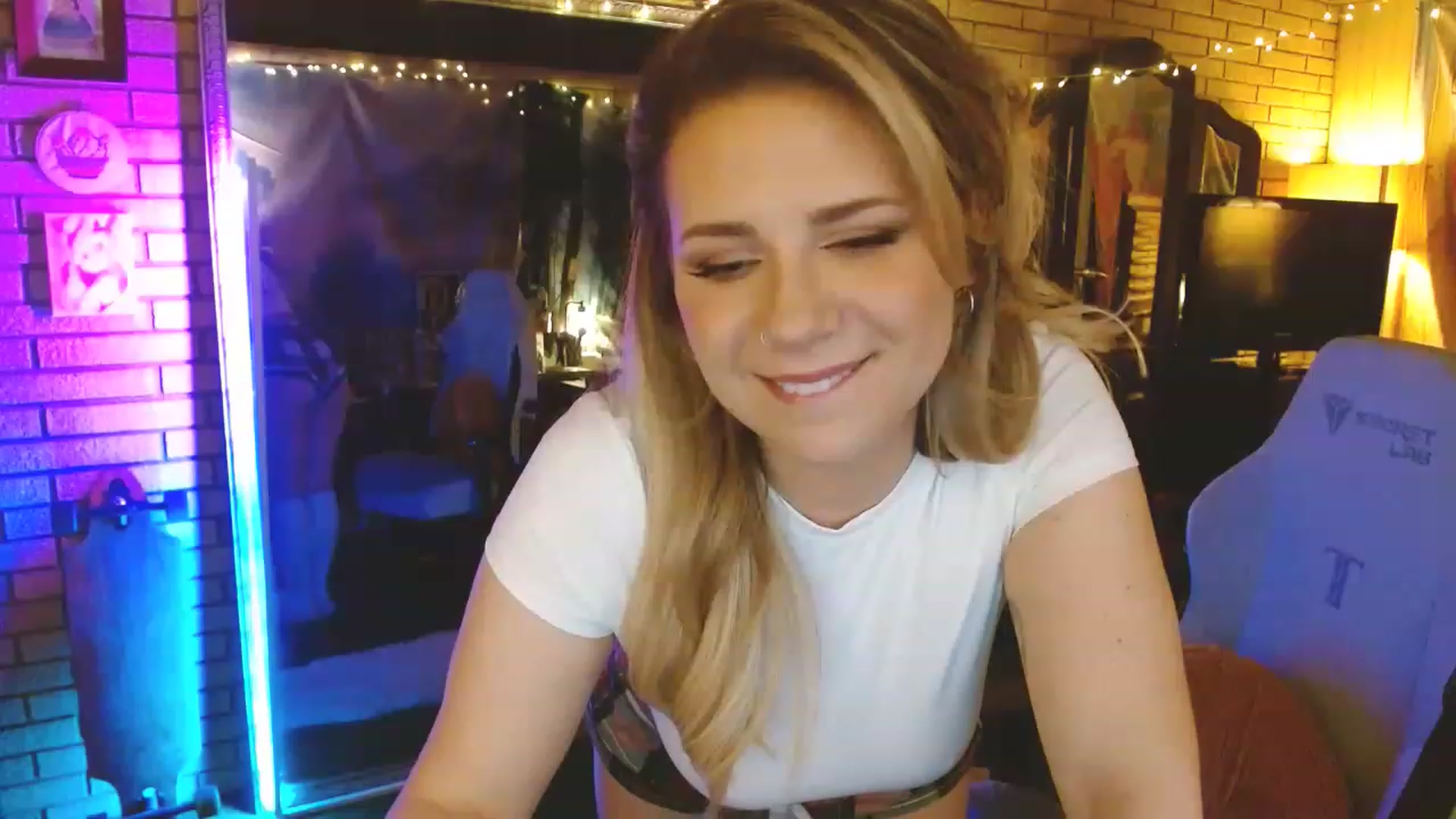Gallery image thumbnail from Sweetestlilly's myfreecams stream on, 04/04/2023, 02:02 image 11 of 20