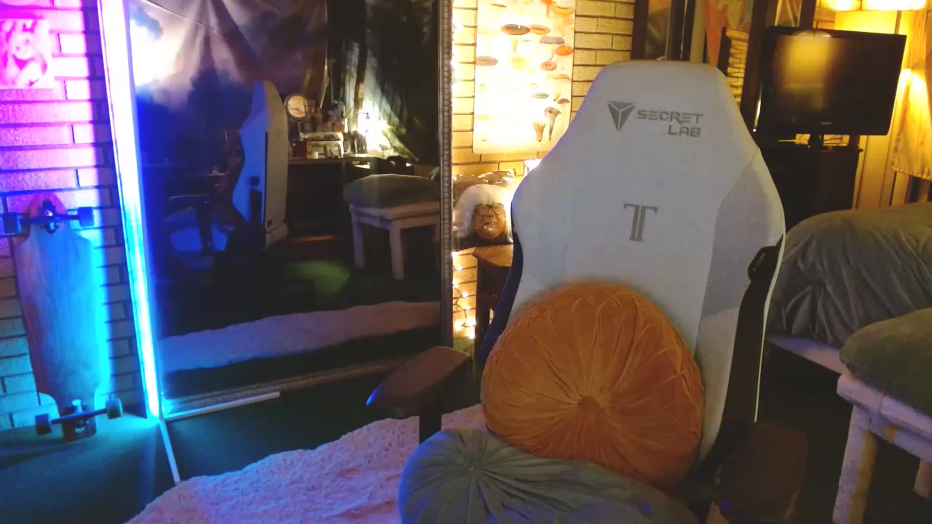 Gallery image thumbnail from Sweetestlilly's myfreecams stream on, 04/04/2023, 02:02 image 1 of 20