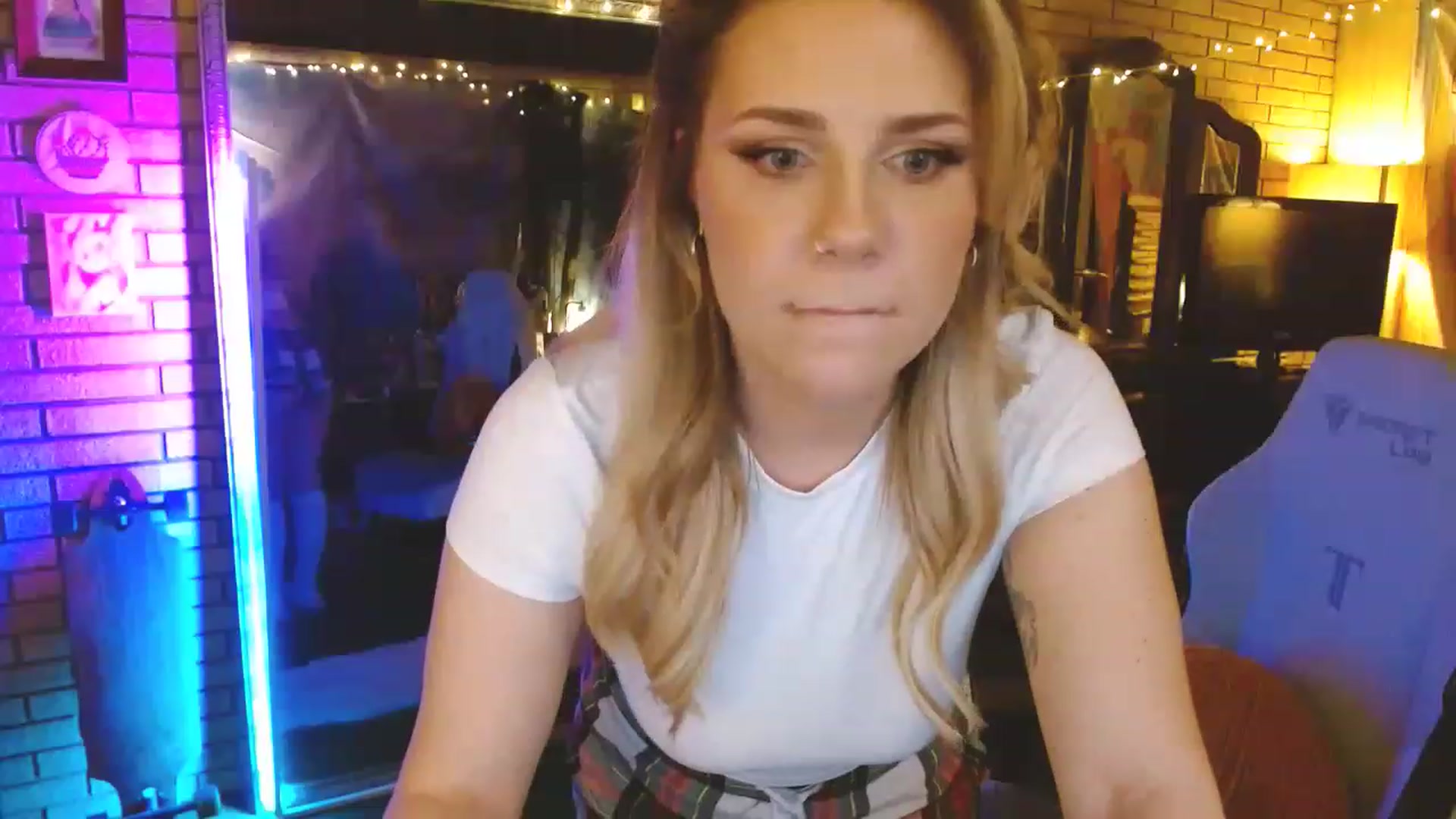 Gallery image thumbnail from Sweetestlilly's myfreecams stream on, 04/04/2023, 02:02 image 12 of 20
