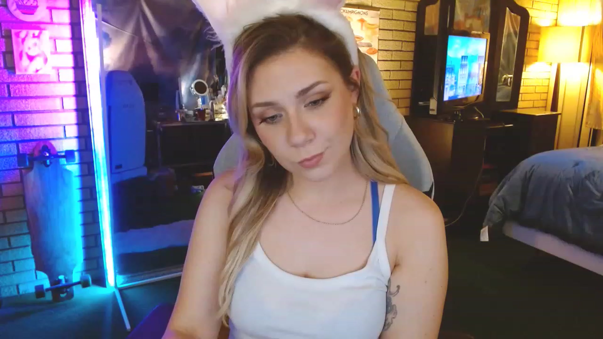 Gallery image thumbnail from Sweetestlilly's myfreecams stream on, 04/10/2023, 01:59 image 12 of 20