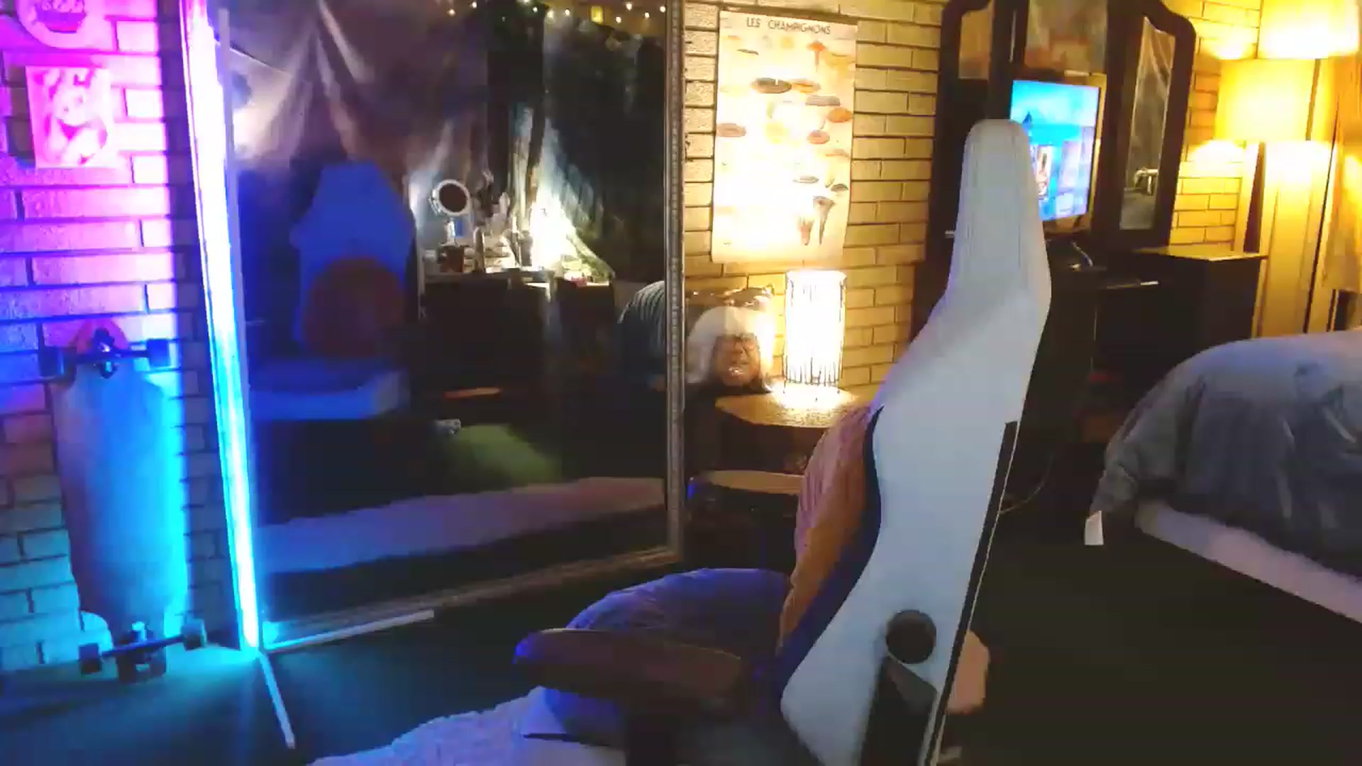 Gallery image thumbnail from Sweetestlilly's myfreecams stream on, 04/10/2023, 01:59 image 8 of 20
