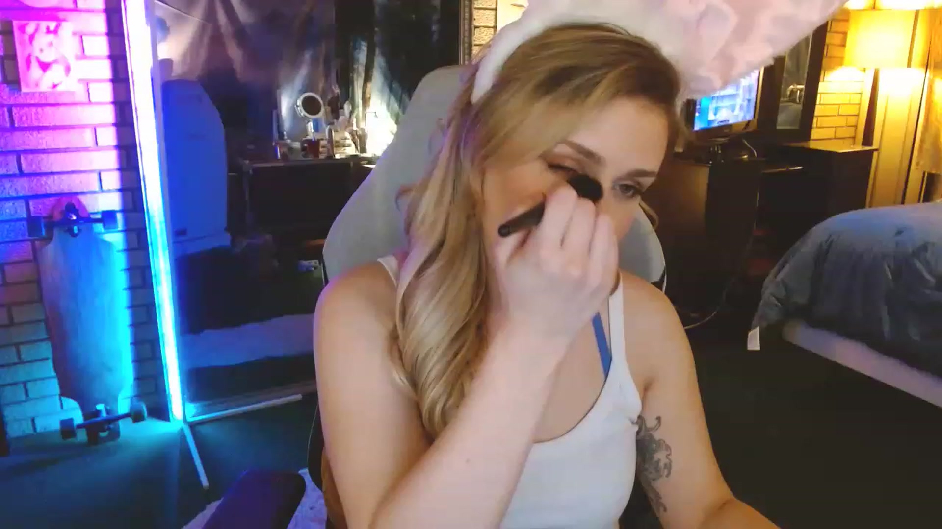 Gallery image thumbnail from Sweetestlilly's myfreecams stream on, 04/10/2023, 01:59 image 14 of 20