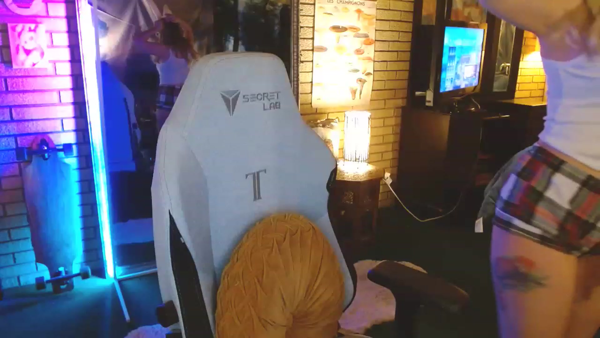 Gallery image thumbnail from Sweetestlilly's myfreecams stream on, 04/10/2023, 01:59 image 20 of 20