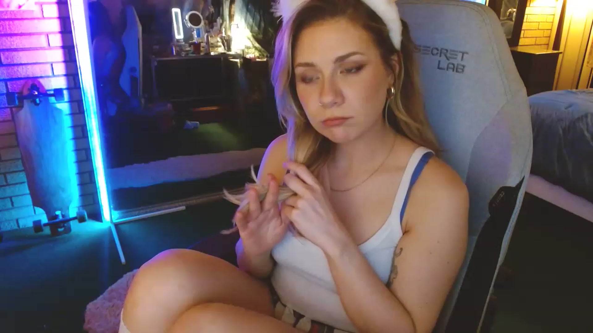 Gallery image thumbnail from Sweetestlilly's myfreecams stream on, 04/10/2023, 03:04 image 15 of 20