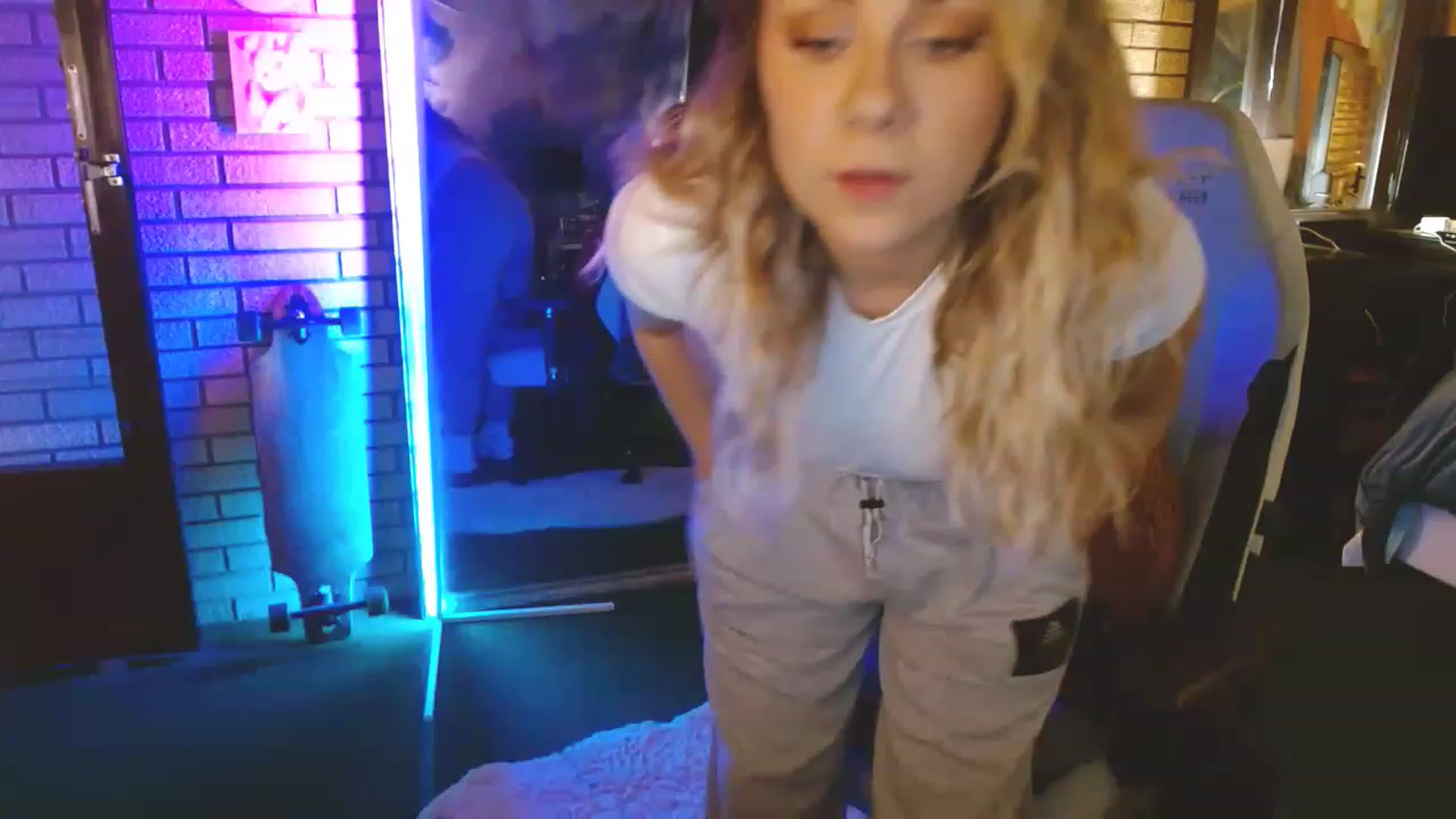 Gallery image thumbnail from Sweetestlilly's myfreecams stream on, 04/17/2023, 01:32 image 13 of 20