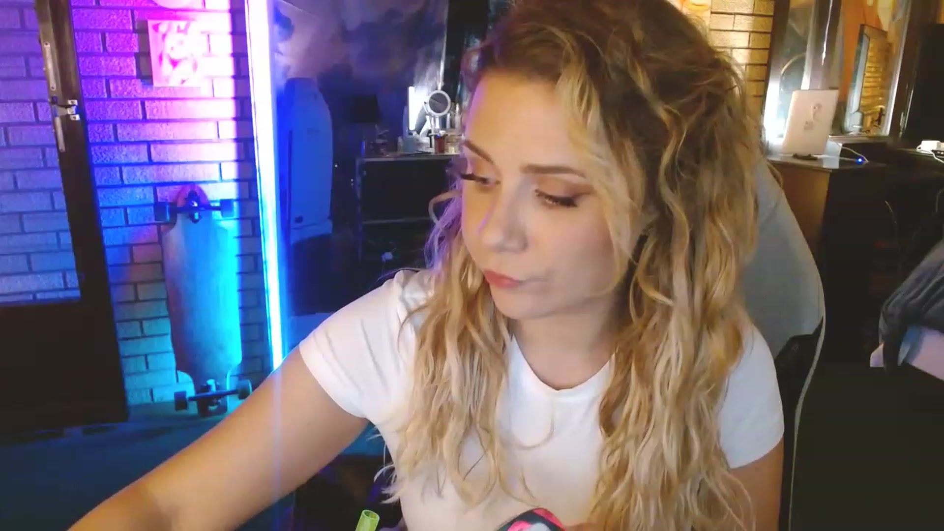 Gallery image thumbnail from Sweetestlilly's myfreecams stream on, 04/17/2023, 01:32 image 8 of 20