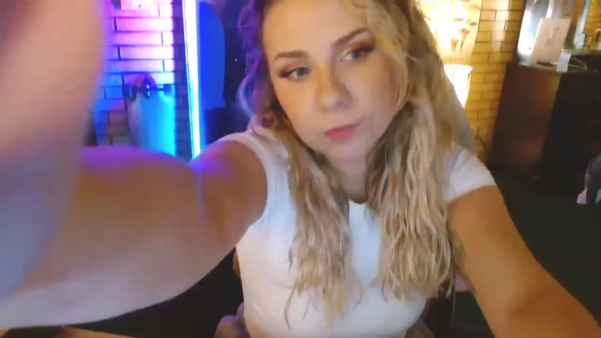 Gallery image thumbnail from Sweetestlilly's myfreecams stream on, 04/17/2023, 01:32 image 4 of 20