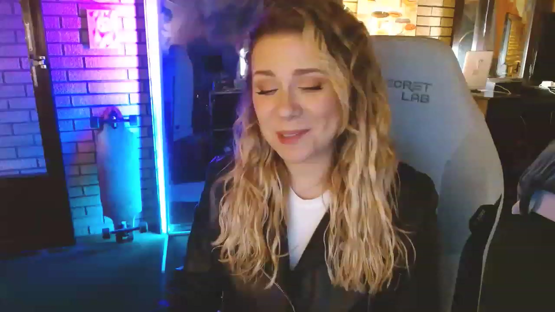 Gallery image thumbnail from Sweetestlilly's myfreecams stream on, 04/17/2023, 01:32 image 18 of 20