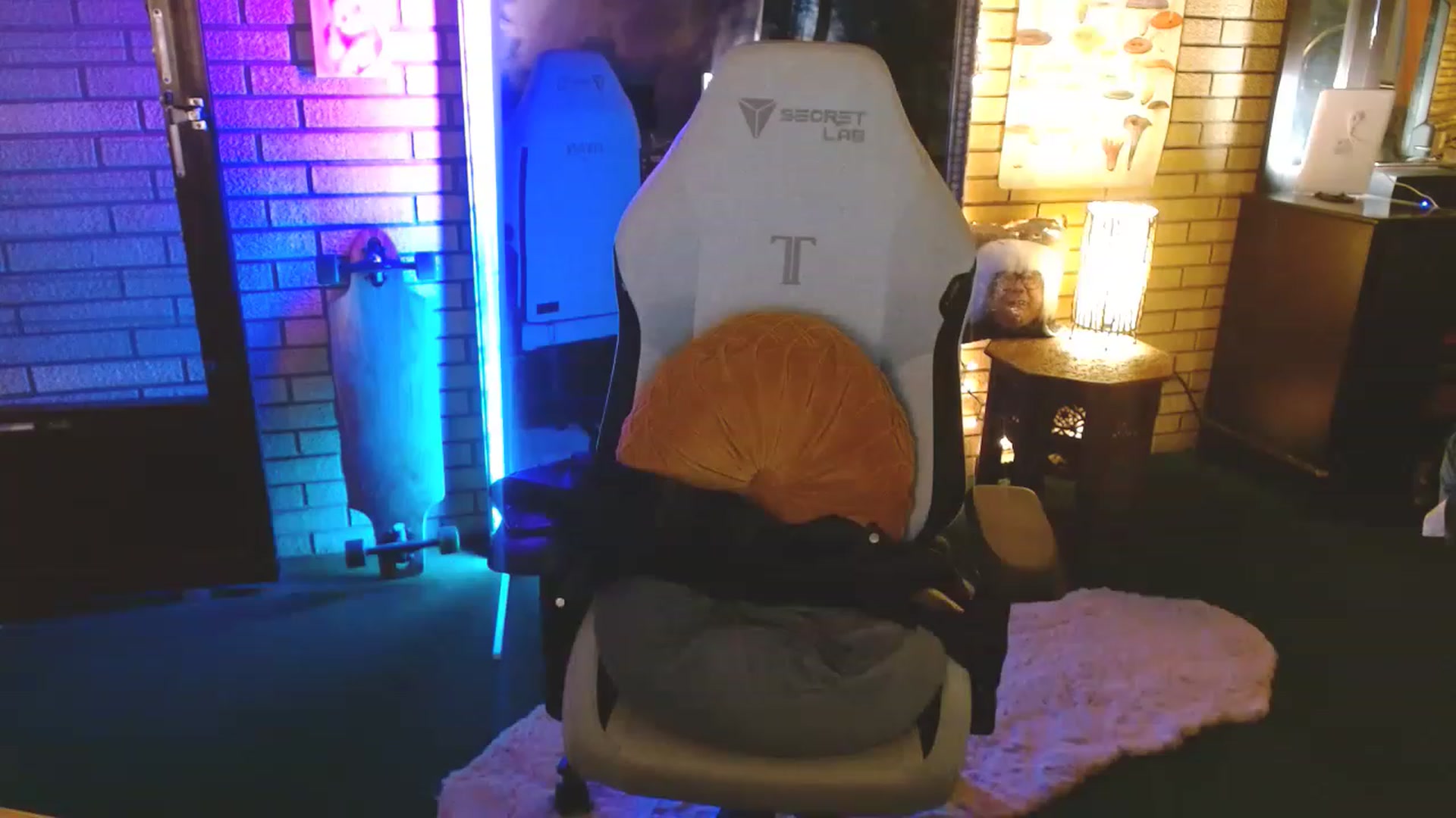 Gallery image thumbnail from Sweetestlilly's myfreecams stream on, 04/17/2023, 01:32 image 3 of 20