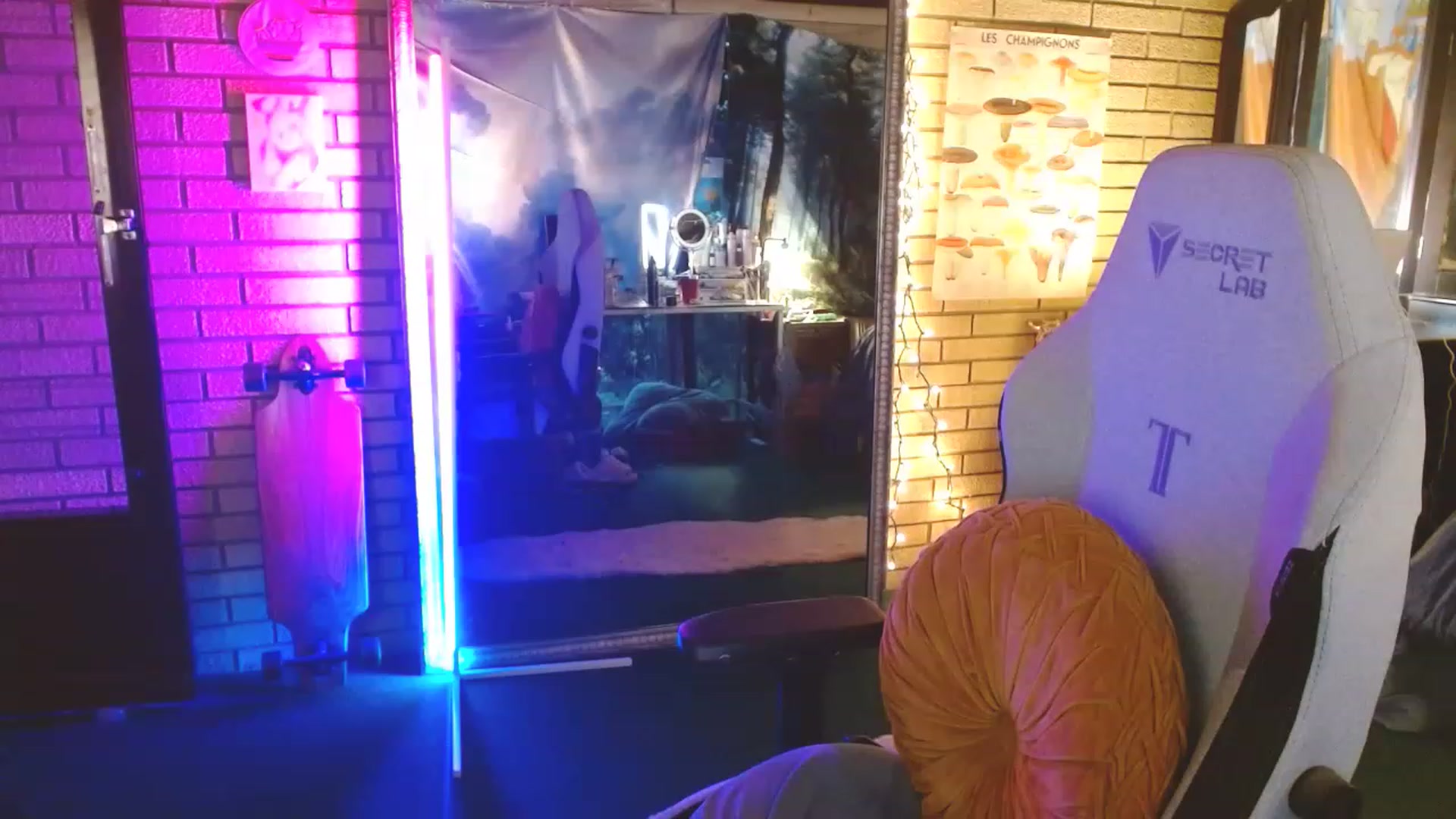 Gallery image thumbnail from Sweetestlilly's myfreecams stream on, 05/17/2023, 01:00 image 13 of 20