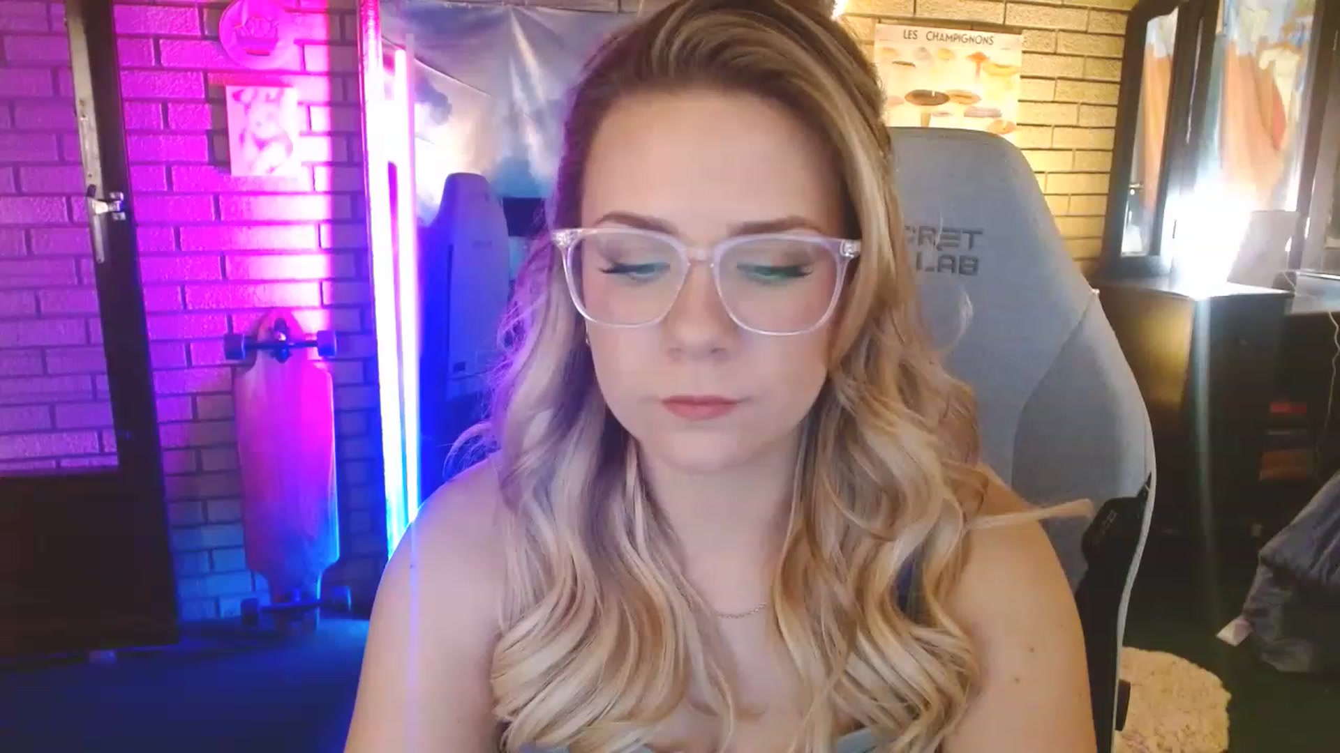 Gallery image thumbnail from Sweetestlilly's myfreecams stream on, 05/17/2023, 01:00 image 7 of 20