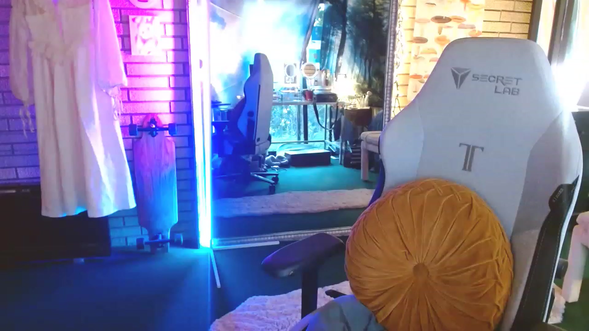 Gallery image thumbnail from Sweetestlilly's myfreecams stream on, 05/19/2023, 01:00 image 7 of 20