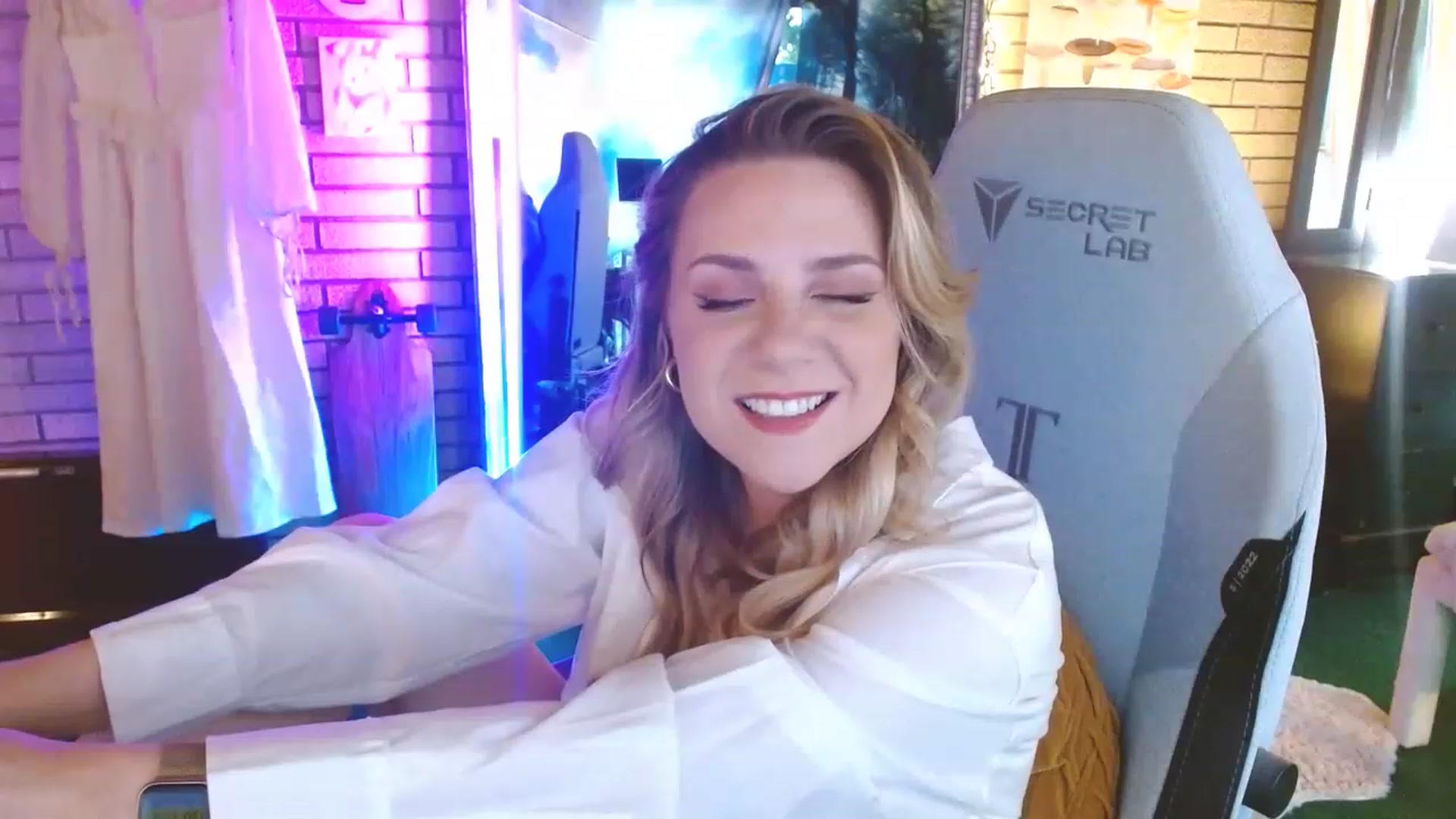 Gallery image thumbnail from Sweetestlilly's myfreecams stream on, 05/19/2023, 01:00 image 6 of 20