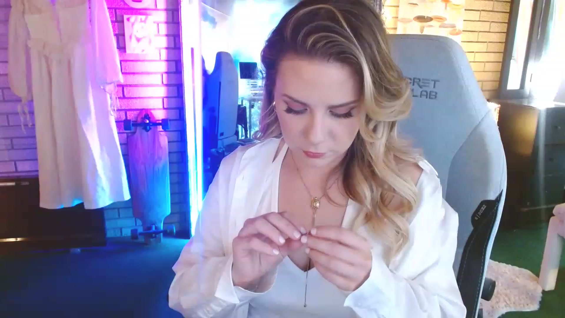 Gallery image thumbnail from Sweetestlilly's myfreecams stream on, 05/19/2023, 01:00 image 4 of 20