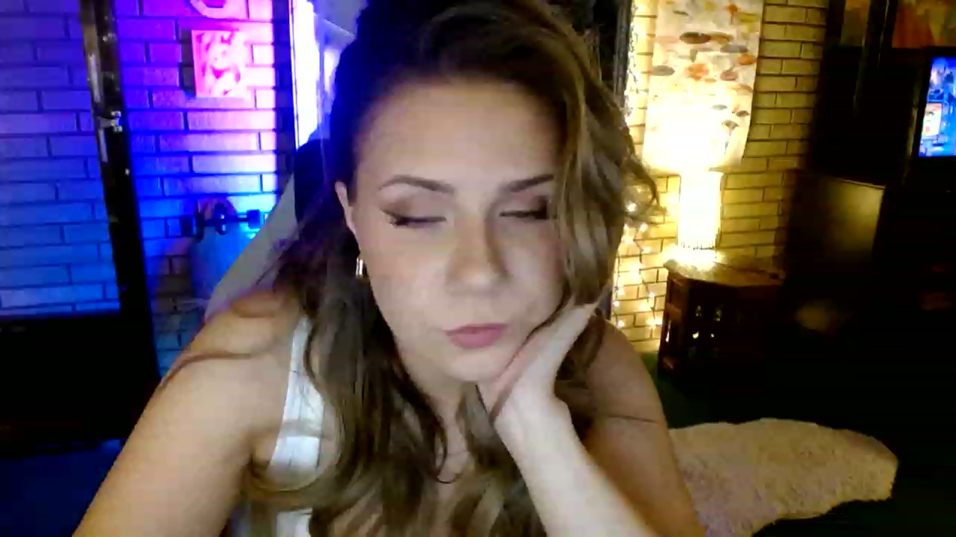 Gallery image thumbnail from Sweetestlilly's myfreecams stream on, 07/12/2023, 02:27 image 8 of 20