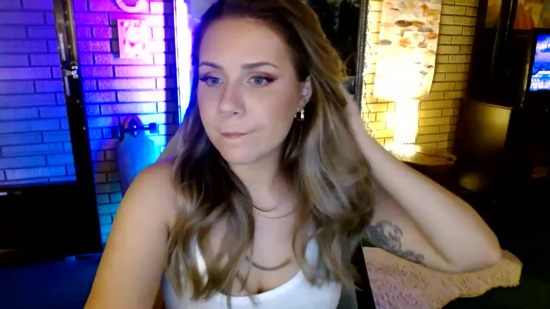 Gallery image thumbnail from Sweetestlilly's myfreecams stream on, 07/12/2023, 02:27 image 7 of 20