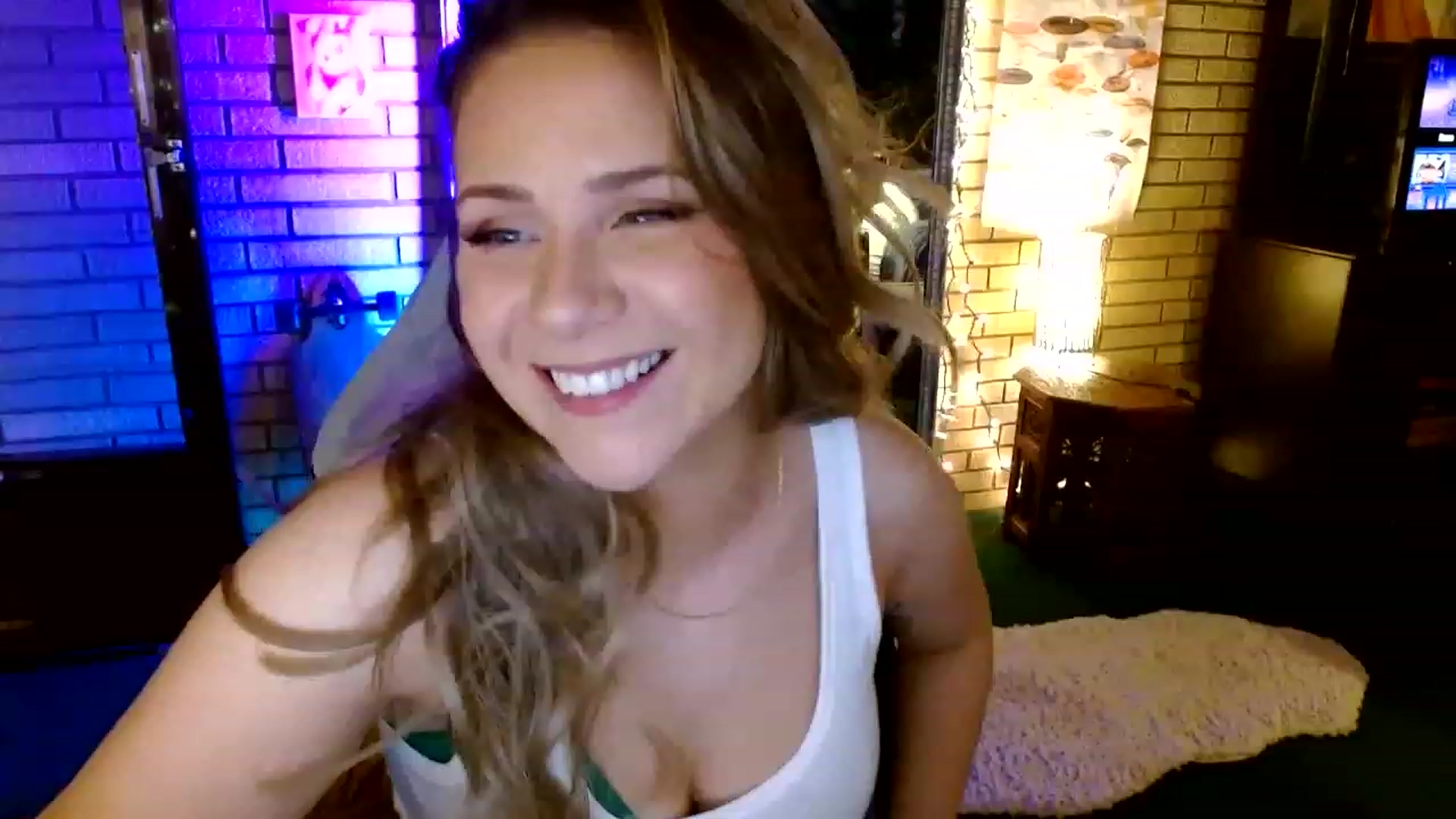 Gallery image thumbnail from Sweetestlilly's myfreecams stream on, 07/12/2023, 02:27 image 10 of 20