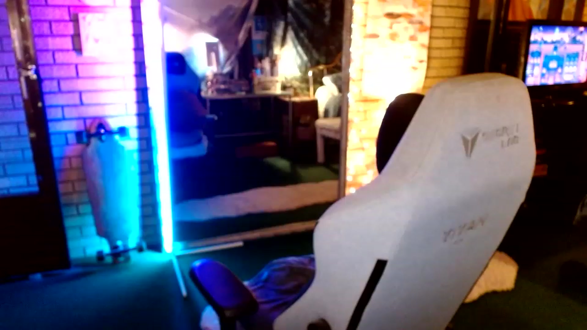 Gallery image thumbnail from Sweetestlilly's myfreecams stream on, 07/12/2023, 02:27 image 17 of 20