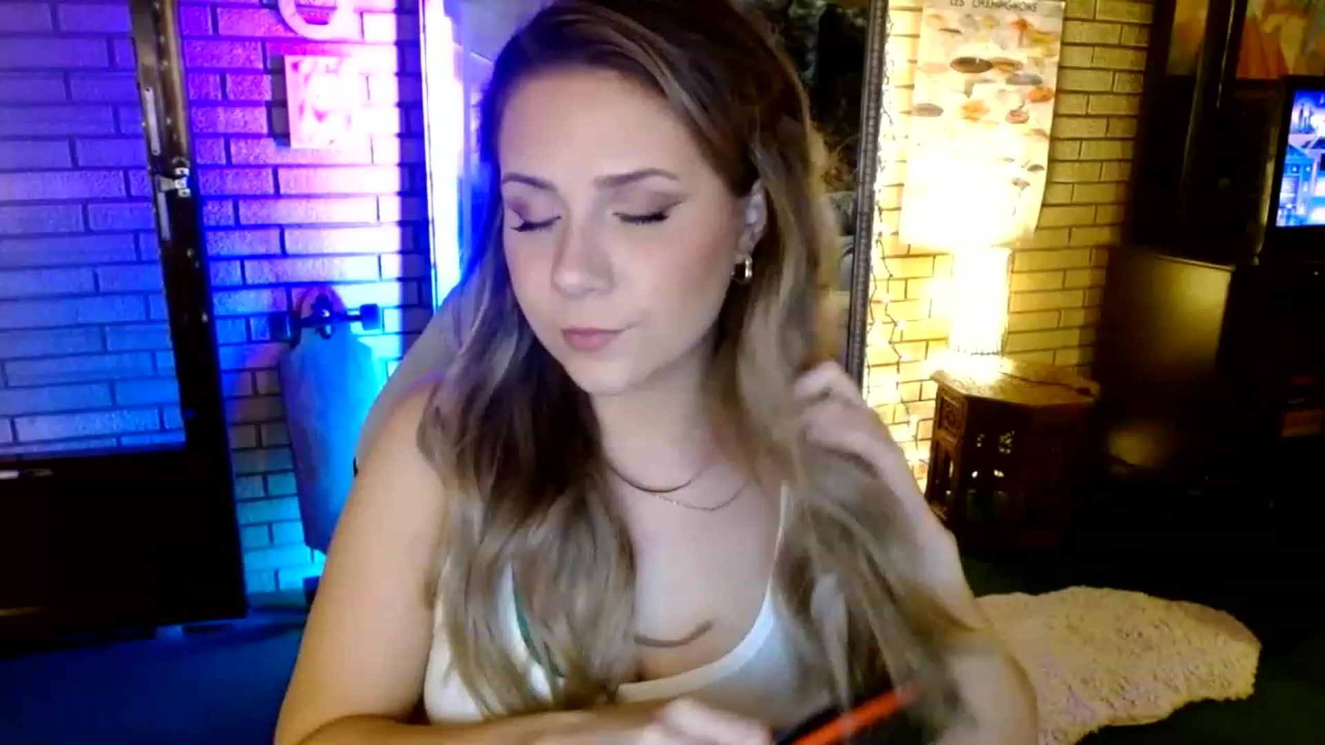 Gallery image thumbnail from Sweetestlilly's myfreecams stream on, 07/12/2023, 02:27 image 6 of 20