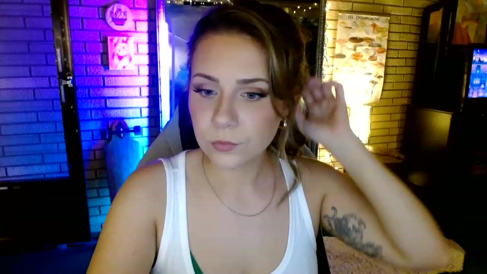 Gallery image thumbnail from Sweetestlilly's myfreecams stream on, 07/12/2023, 02:27 image 4 of 20