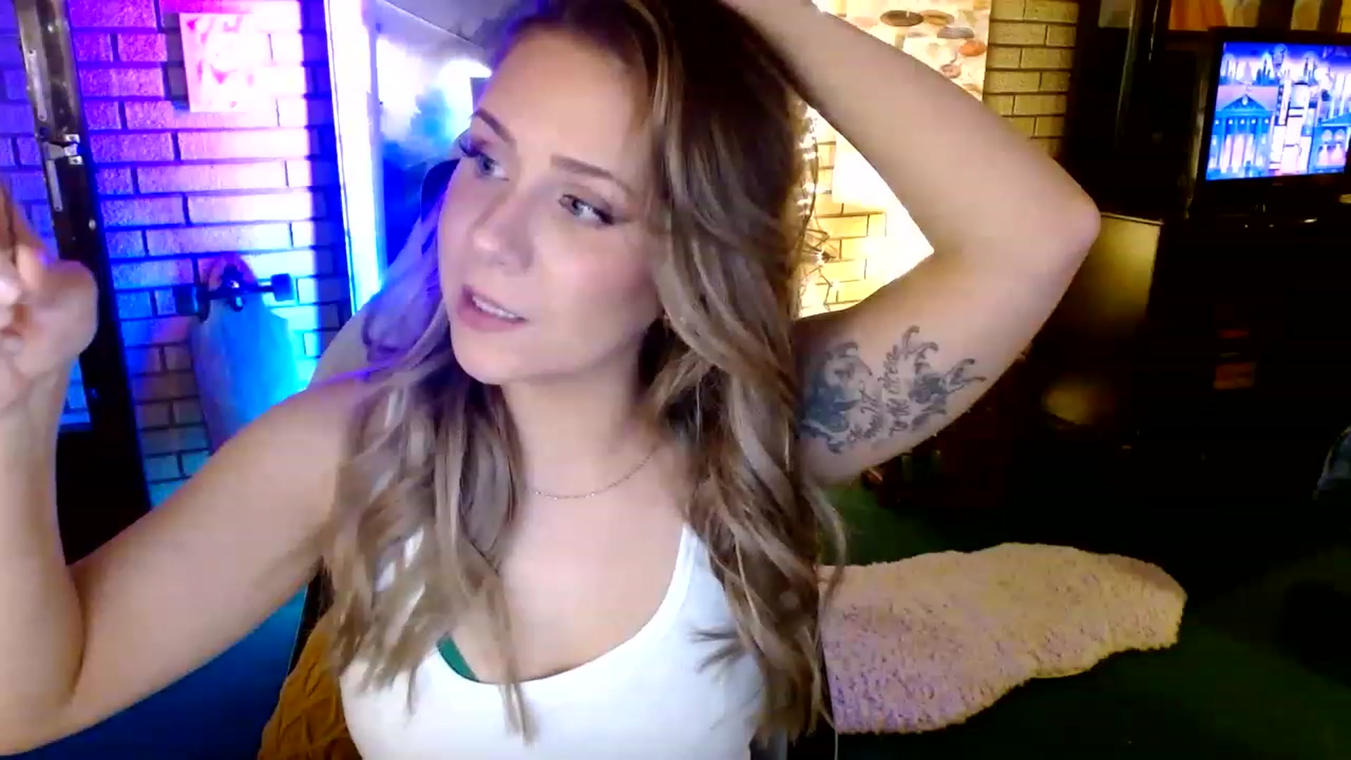 Gallery image thumbnail from Sweetestlilly's myfreecams stream on, 07/12/2023, 02:27 image 15 of 20