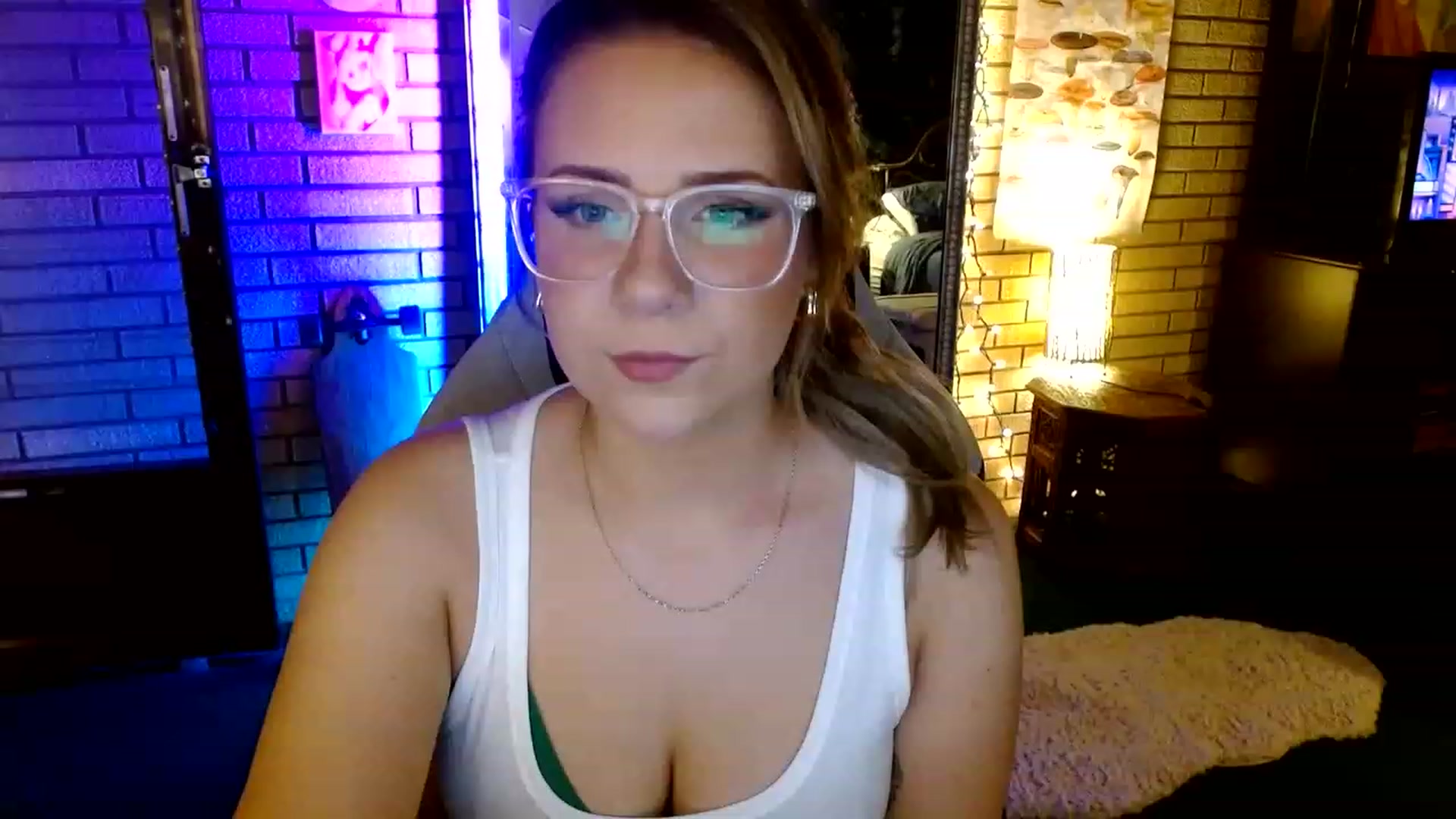 Gallery image thumbnail from Sweetestlilly's myfreecams stream on, 07/12/2023, 02:27 image 2 of 20