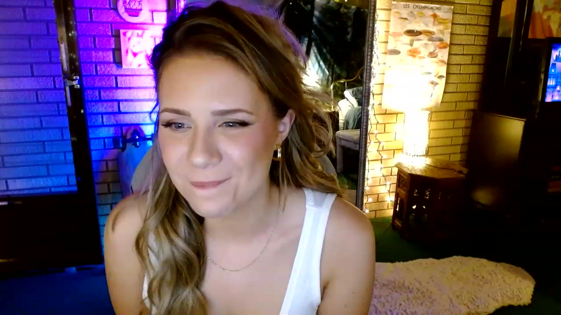 Gallery image thumbnail from Sweetestlilly's myfreecams stream on, 07/12/2023, 02:27 image 12 of 20