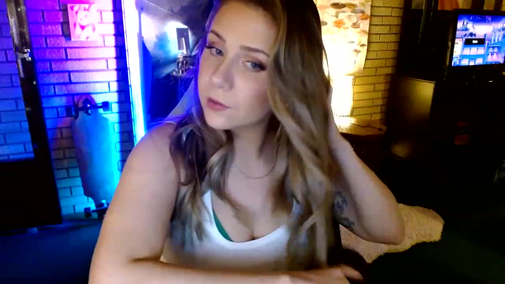 Gallery image thumbnail from Sweetestlilly's myfreecams stream on, 07/12/2023, 02:27 image 19 of 20