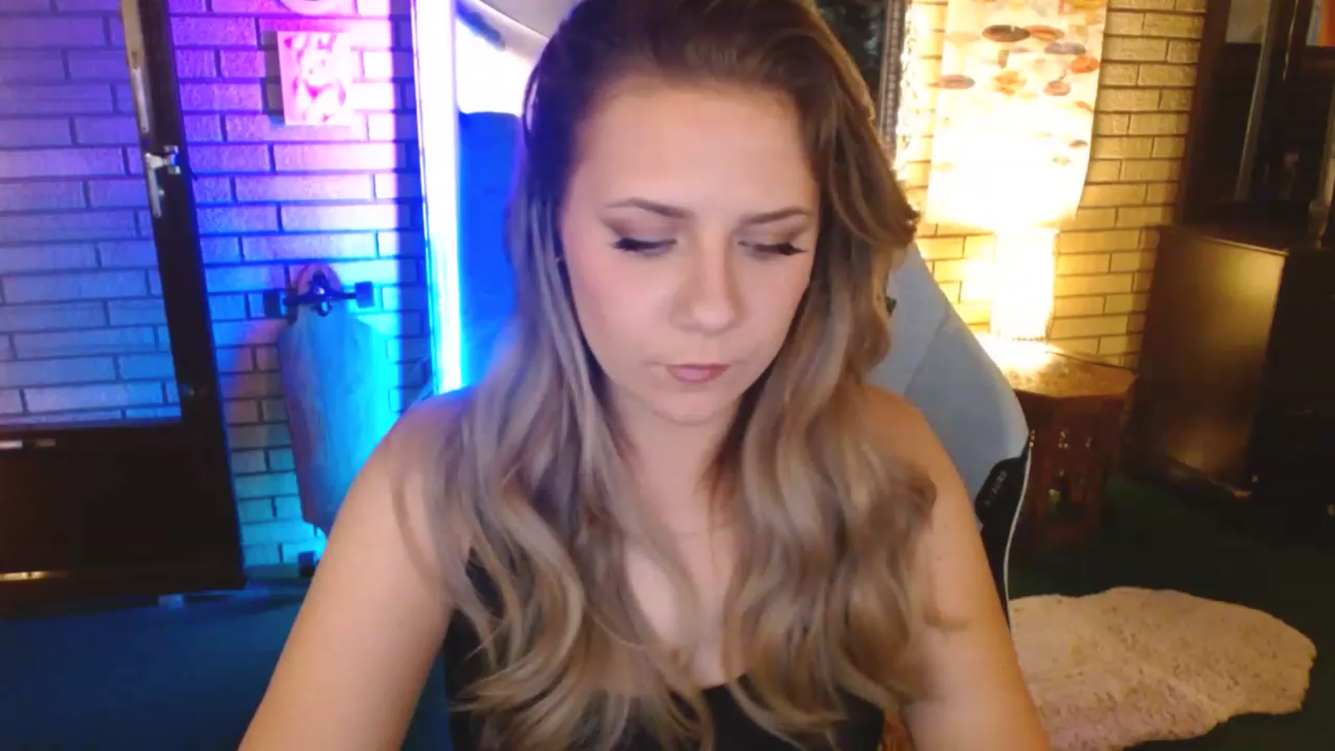 Gallery image thumbnail from Sweetestlilly's myfreecams stream on, 07/15/2023, 02:08 image 3 of 20