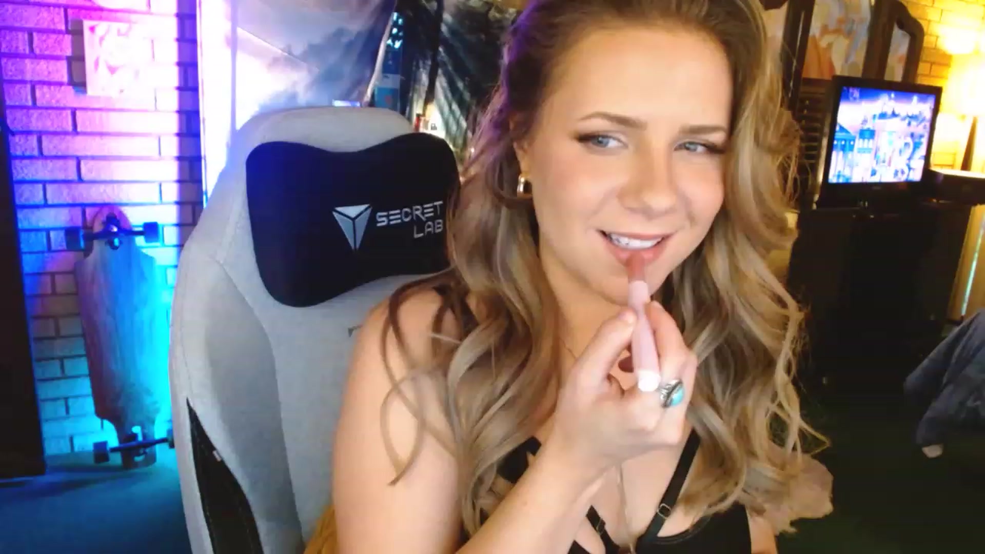 Gallery image thumbnail from Sweetestlilly's myfreecams stream on, 07/17/2023, 01:25 image 14 of 20