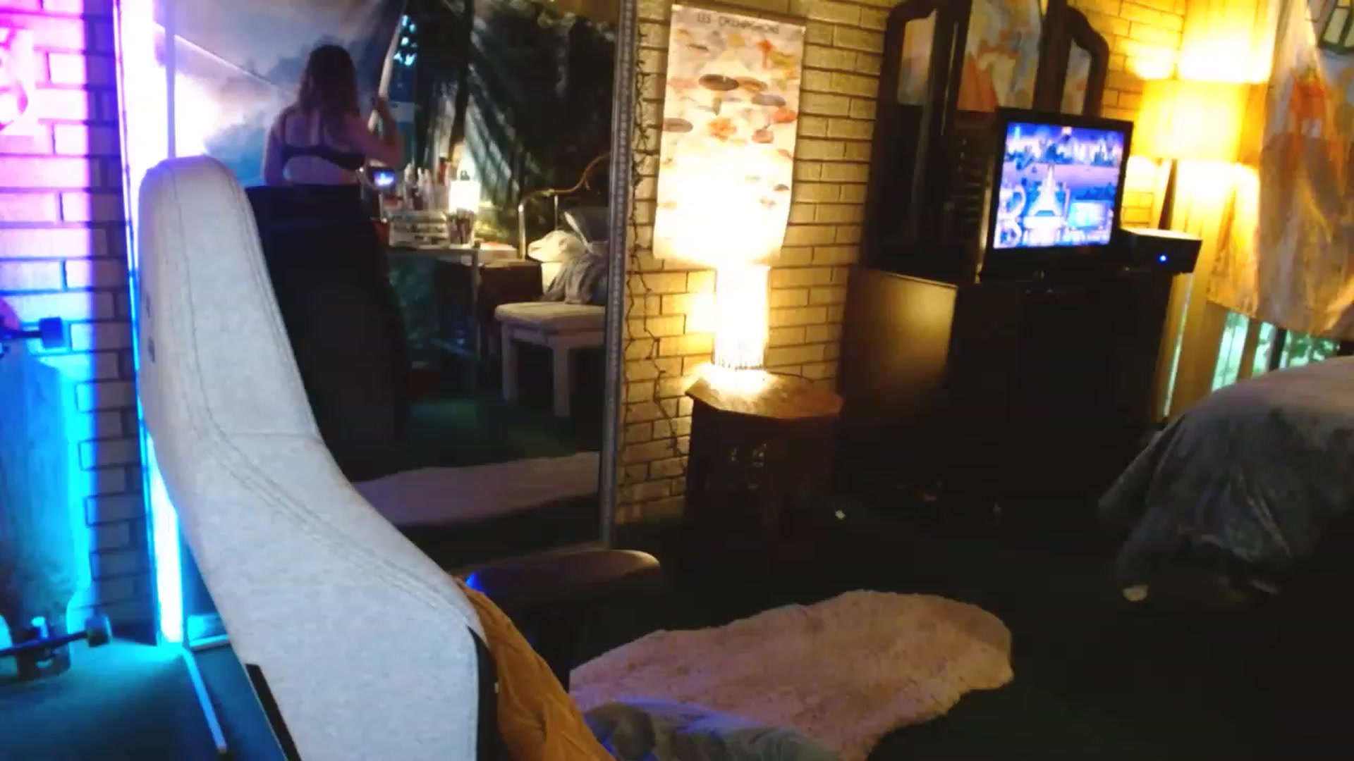 Gallery image thumbnail from Sweetestlilly's myfreecams stream on, 07/17/2023, 01:25 image 13 of 20
