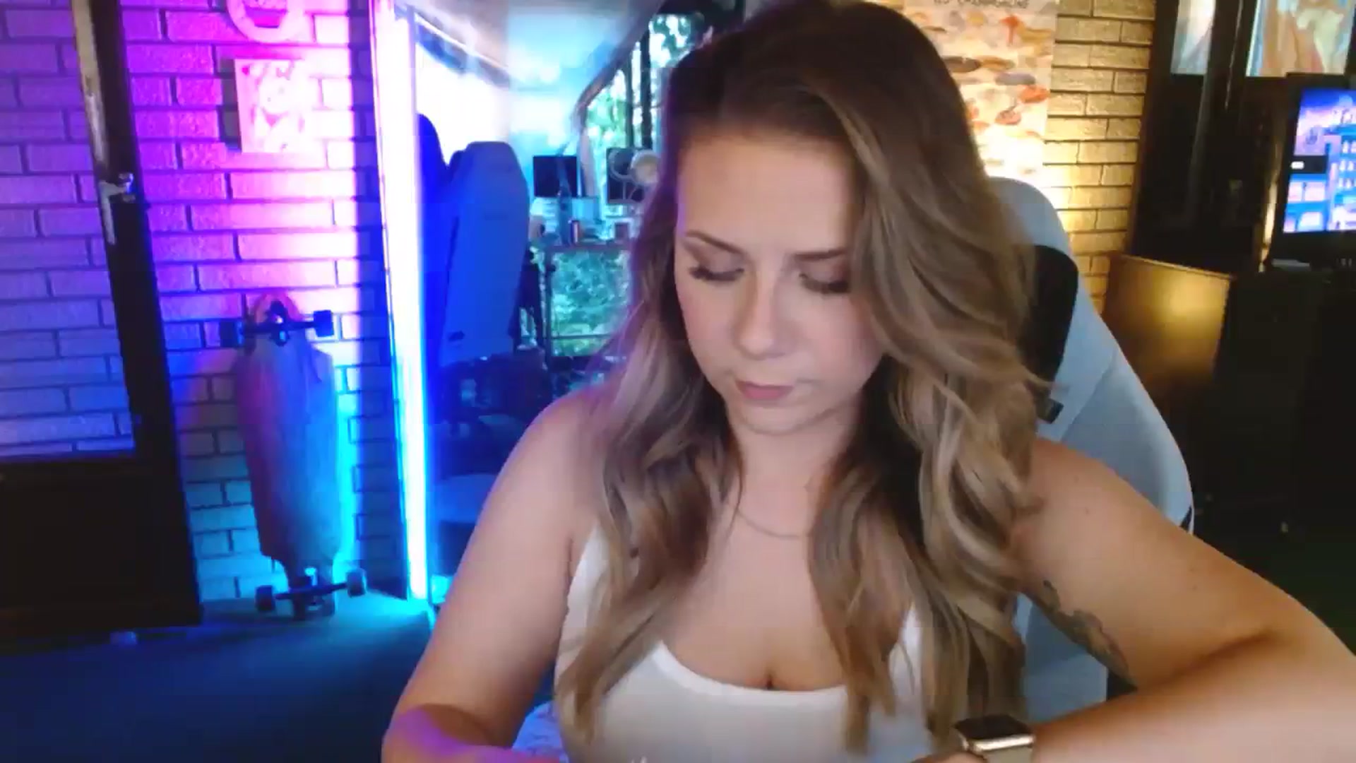 Gallery image thumbnail from Sweetestlilly's myfreecams stream on, 07/26/2023, 24:31 image 6 of 20