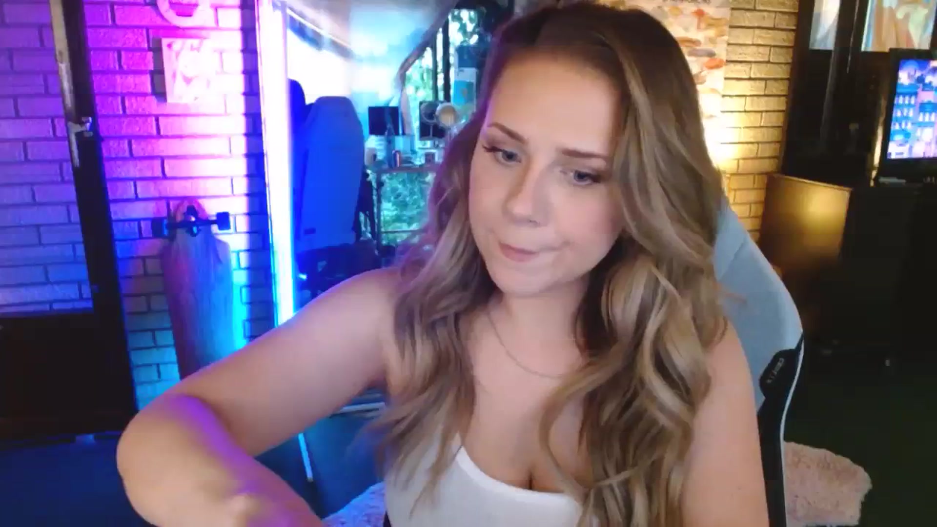 Gallery image thumbnail from Sweetestlilly's myfreecams stream on, 07/26/2023, 24:31 image 9 of 20