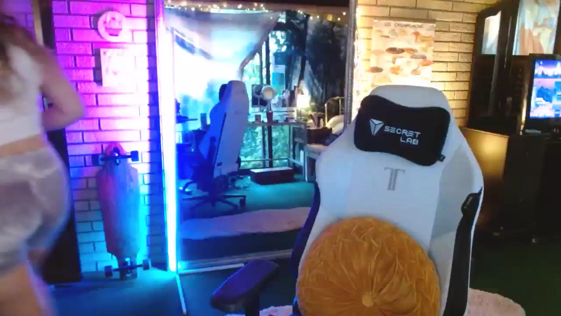 Gallery image thumbnail from Sweetestlilly's myfreecams stream on, 07/26/2023, 24:31 image 4 of 20