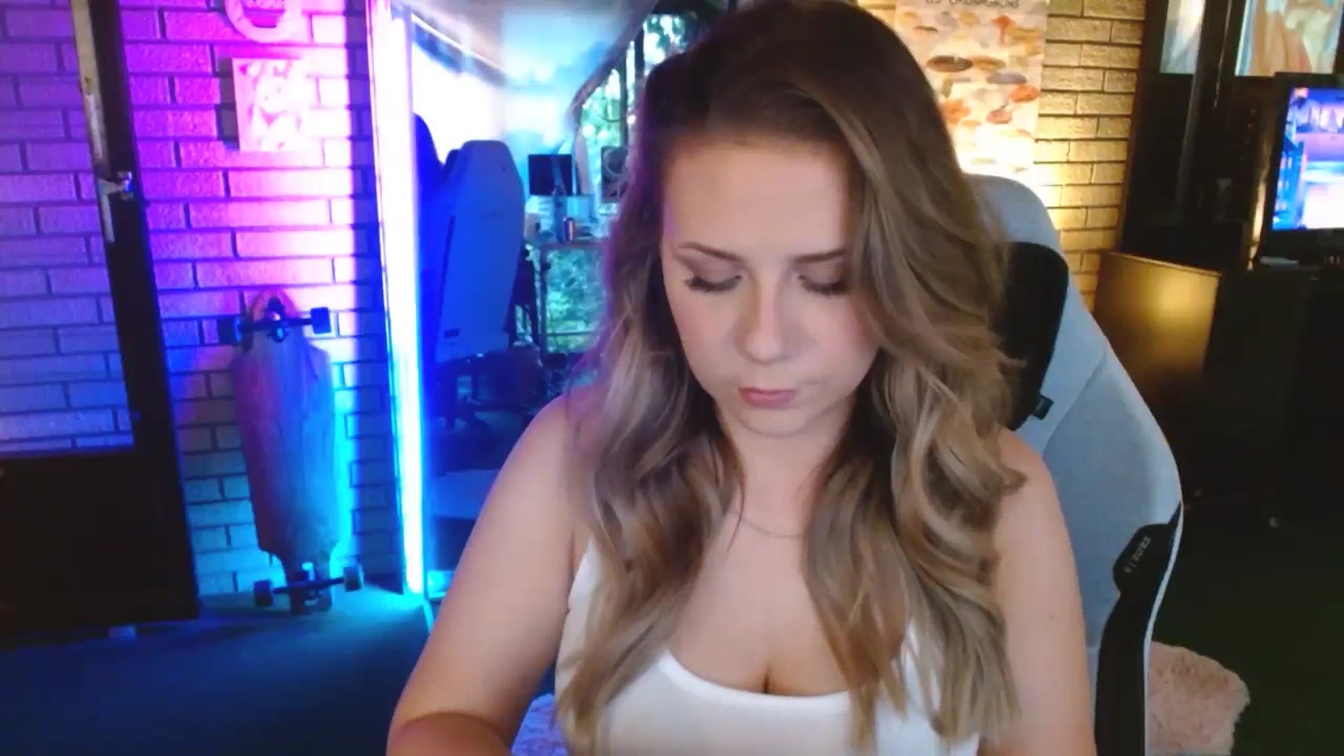 Gallery image thumbnail from Sweetestlilly's myfreecams stream on, 07/26/2023, 24:31 image 7 of 20
